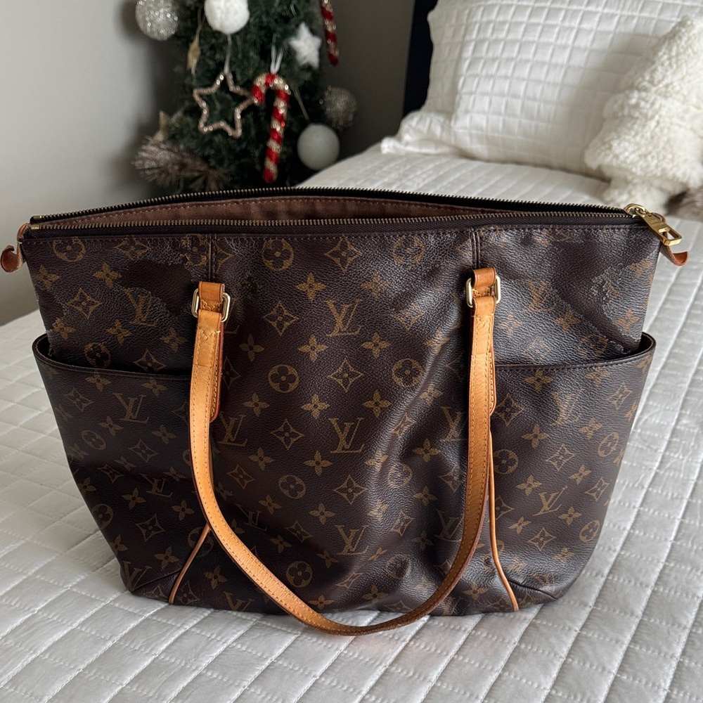 Louis Vuitton Monogram Totally MM Tote Bag